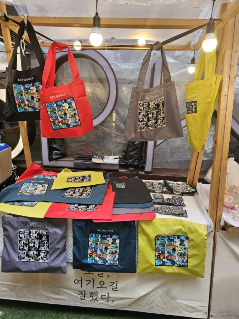 Eco-bag decorated with Korean embroidery.A display of eco-bags at a flea market in Insa-dong, South Korea.